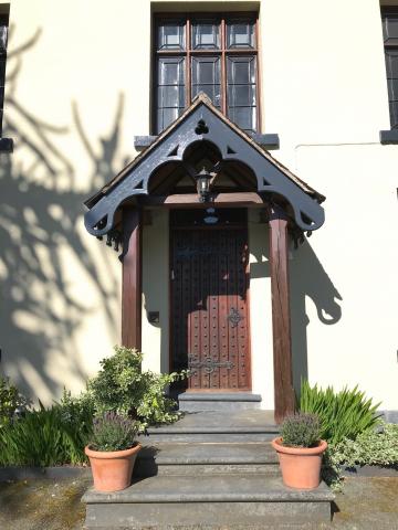 Front_Door_-_Garth_Country_House.jpg