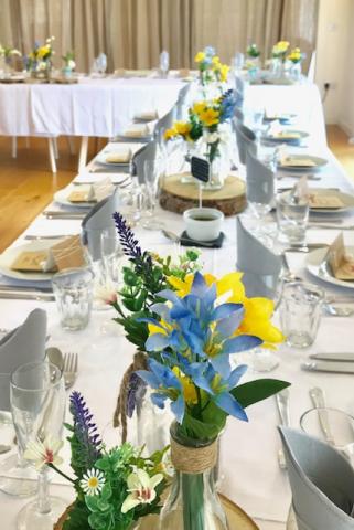 Wedding_Table_Blue_and_Yellow.jpg